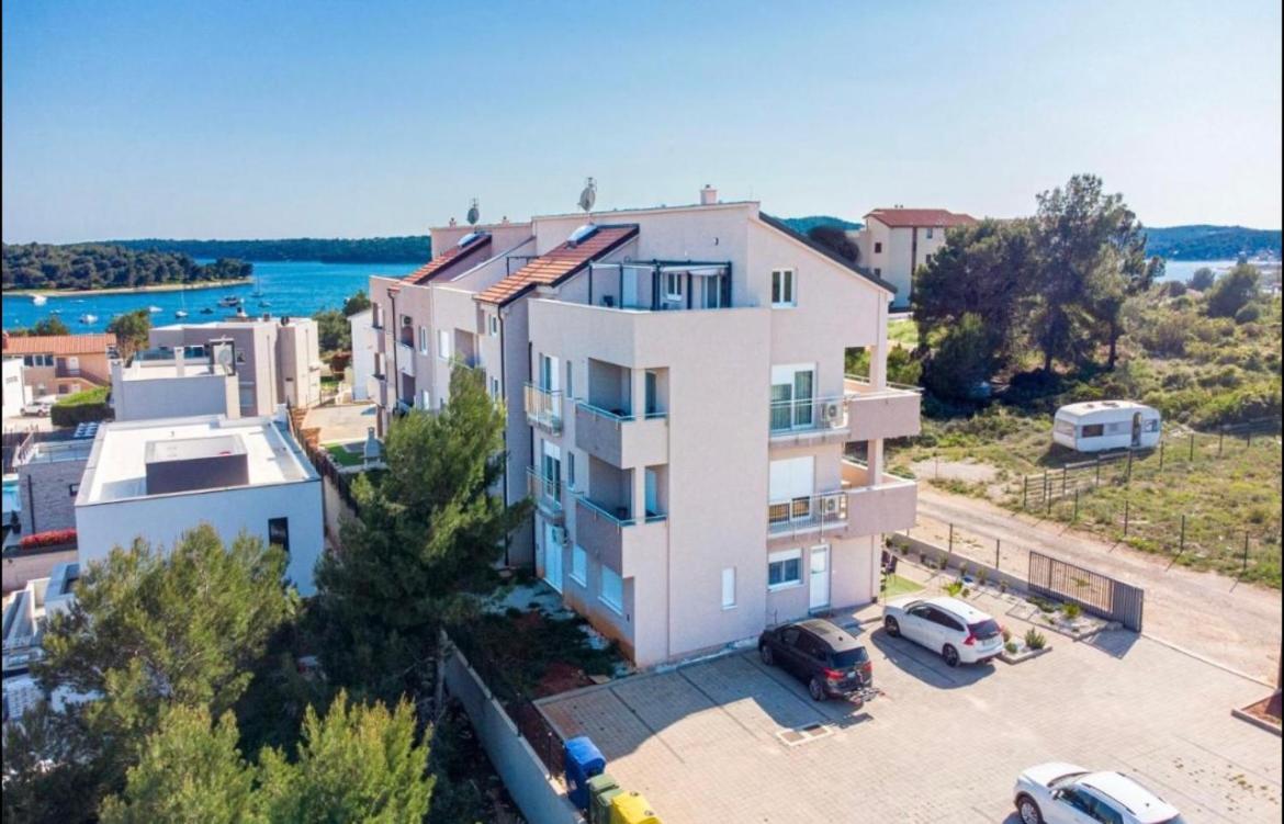 Apartman Yacht Medulin Eksteriør billede